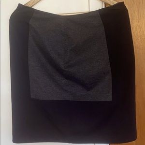 Worthington skirt size 12 black and gray